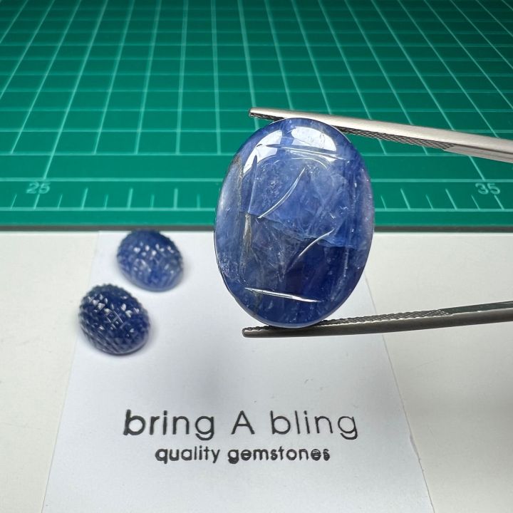 พลอยไพลิน-ศรีลังกา-เผาเก่า-natural-blue-sapphire-น้ำหนักรวม-69-41ct-21-5x16x10-9-14x11x8-2-mmเจียระไนหลังเบี้ยแกะสลัก