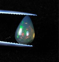 โอปอลหลากสีธรรมชาติ 0.89cts ลูกแพร์ 9.5x6mm 0.89cts natural multi color play opal 9.5x6mm pear