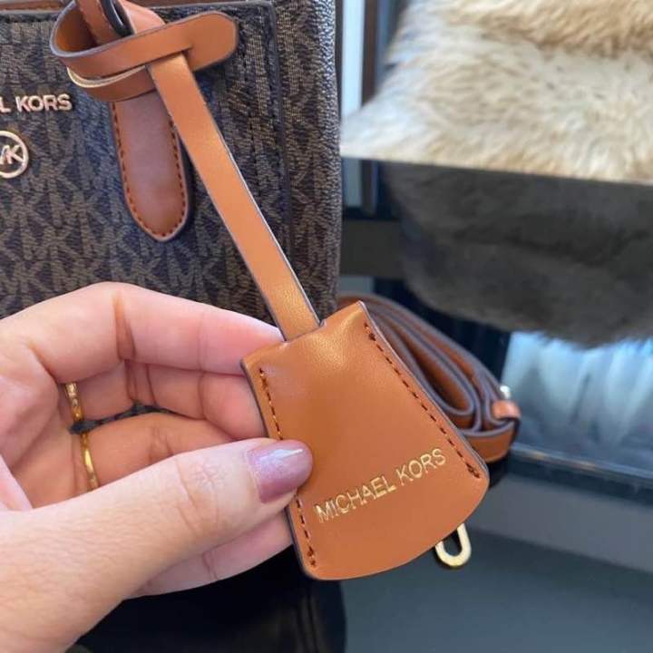 กระเป๋าถือหรือสะพาย-michael-michael-kors