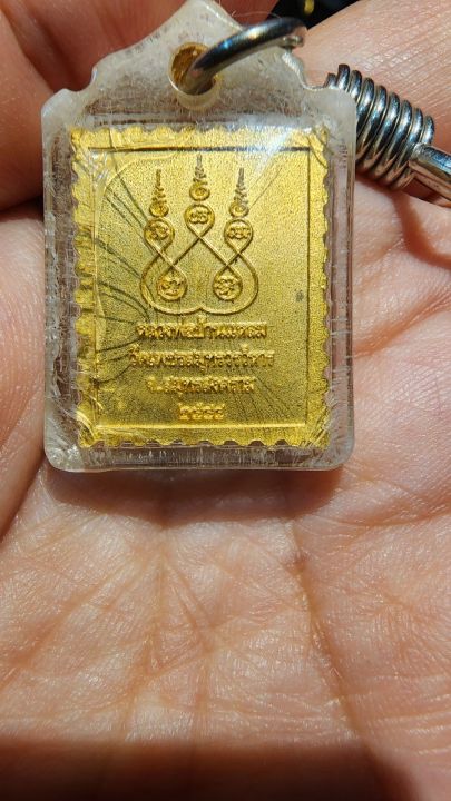 เหรียญแสตมป์กะหลั่ยทองลงยา-หลวงพ่อบ้านแหลมรุ่น-1รุ่นธนโชค-บูรณะปฏิสังขรณ์พระอารามหลวง-วัดเพชรสมุทรวรวิหาร-จ-สมุทรสงคราม-ปี-2544