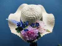 หมวกแฟชั่น หมวกดอกไม้ หมวกไปเที่ยวทะเล หมวกใส่เที่ยว หมวกวินเทจ หมวกสานใบลานทรงระบาย ประดับด้วยดอกไม้ประดิษฐ์ขนาด 16นิ้ว งานแฮนด์เมด