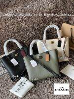 กระเป๋าสะพายโ ค้ ช Willow Tote 24 In Signature Canvas หากคุณชื่นชอบกระเป๋า Tote แล้วล่ะก็ เราเชื่อว่ากระเป๋าใบนี้จะต้องโดนใจคุณอย่างแน่นอน กระเป๋า โ ค้ ช ด้วยรูปทรงสี่เหลี่ยม อยู่ทรงตั้งสวย การตัดเย็บทำจากหนัง Canvas