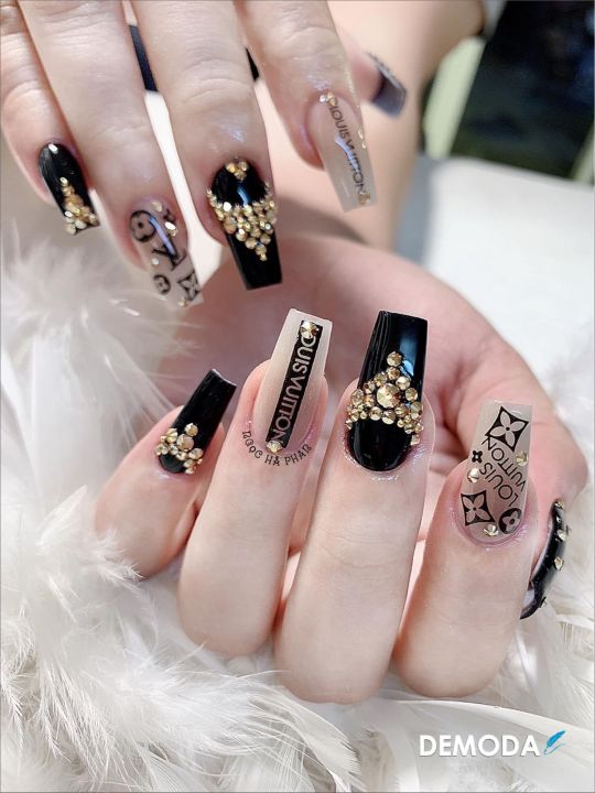 The Best Of Black And Gold Nail Designs - Booksy.com