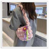 [พร้อมส่ง] กระเป๋าก้อนเมฆ Carlyn Soft M Shoulder Bag แถมฟรีพวงกุญแจ Cloud Bag