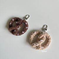 Pretzel keyring ? พวงกุญแจเพรทเซลไหมพรม??พร้อมส่ง?