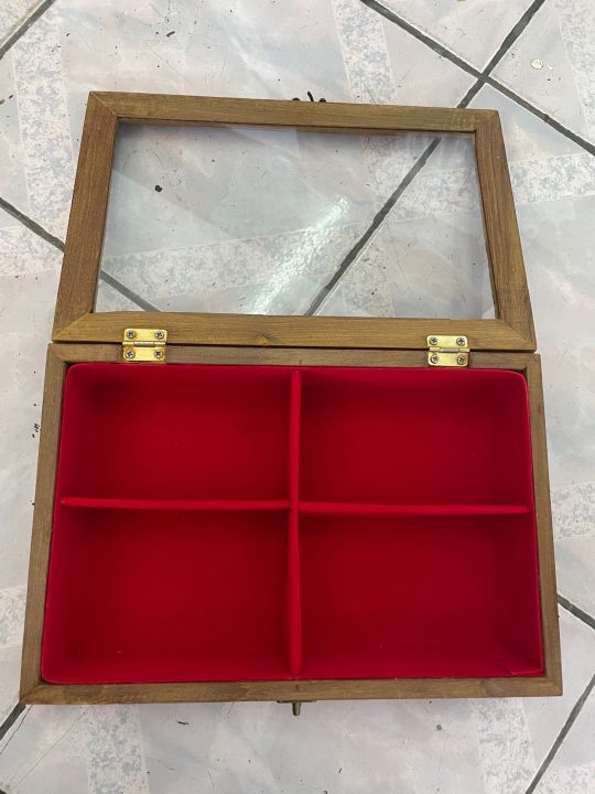 กล่องไม้-กล่องไม้สักบุผ้ากำมะหยี่สีแดง-4-ช่อง-ไม้สักแท้-สีเนื้อไม้-ขนาด-30-x-8-x-28-ซม-กล่องเก็บพระ-กล่องเครื่องประดับ