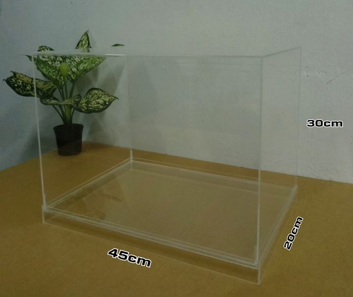 กล่องครอบโมเดล แบบใส ฐานใส 
ขนาด 45cm×20cm×30cm (กว้าง×ลึก×สูง)