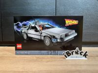 LEGO 10300 Back to the Future Time Machine (DeLorean)