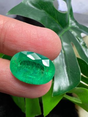 Lab columbian emerald green size 10x15.50mm 1 pieces พลอย columbia โคลัมเบีย Green&nbsp;Emerald&nbsp;มรกต ผลิตจาก สวิส lab CORUNDUM  oval shape  carats (พลอยสั่งเคราะเนื้อแข็ง)