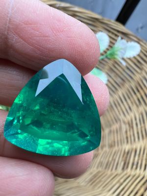 Emerald lab Trillion พลอย Columbia Green  Emerald มรกต very fine lab made Trillion shape 20X20 มม mm...23 กะรัต Carats1เม็ด รูปหัวใจ  (พลอยสั่งเคราะเนื้อแข็ง)