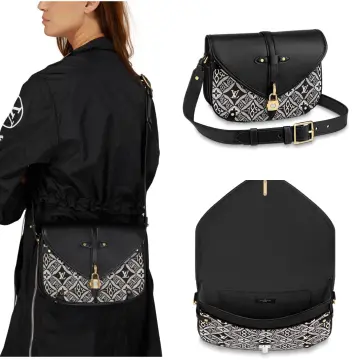 Lv men's clutch bag Louis Vuitton black and blue preorder, Luxury