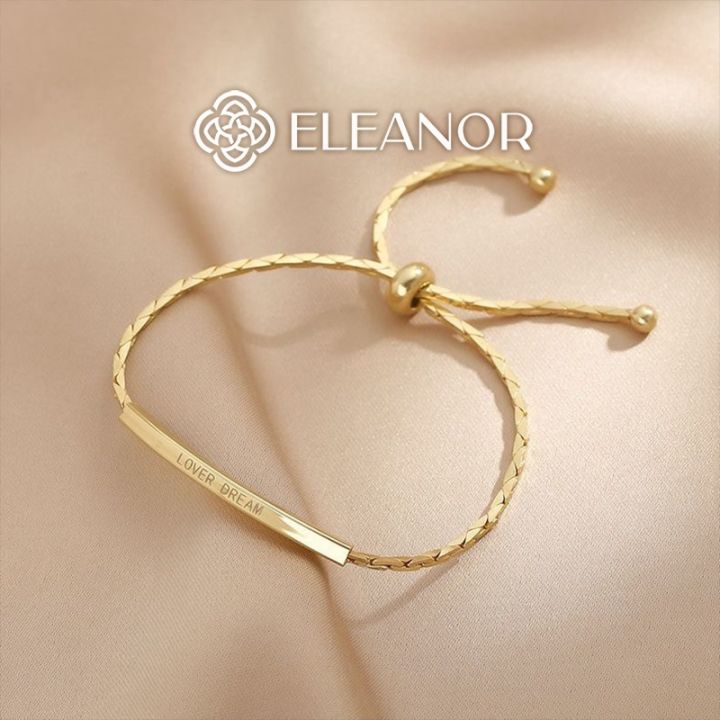 Với khả năng khắc chữ gold độc đáo của Eleanor Accessories, bạn sẽ sở hữu một sản phẩm thời trang độc đáo và cá tính. Không có ai sánh bằng với phong cách của bạn khi mang những phụ kiện từ Eleanor.