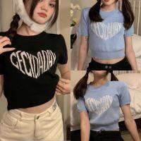 พร้อมส่ง เสื้อครอปแขนสั้น ลายอักษร น่ารักมาก มี2สี