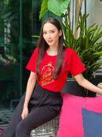 เสื้อแดงในตำนานวัดจุฬามณี ใส่เสริมมงคล ​เสริมค้าขาย มีอักษรมงคล เสริมการเงิน รุ่นสามเทพมหามงคล มีหมายเลขกำกับ​ ของแท้​100%