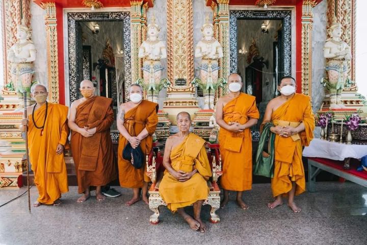 พระปิดตาอุตตโมรุ่นแรก-หลวงพ่อรวย-วัดมาบตาพุด-รวยมหาลาโภ-เนื้ออัลปาก้าลงยาน้ำเงิน-จำนวนการสร้าง250-องค์