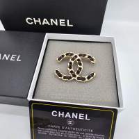 ชาแนล Large Chaine Logo Gold Metal Black Brooch เข็มกลัดชาแนล CC ลายสานหนังสีดำ อะไหล่ทอง  งานไฮเอน สวยมาก ถ่ายจากสินค้าจริง พร้อมส่ง