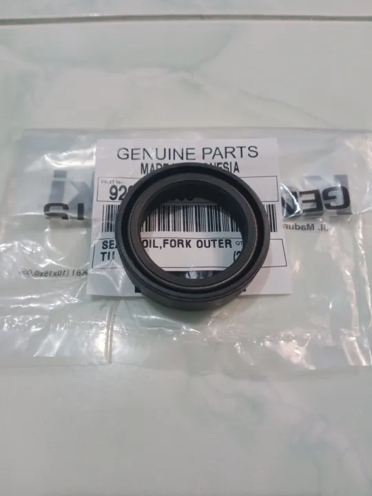 B1,B2,Fury125 20082014 FORK OIL SEAL/FRONT SHOCK OIL SEAL KAWASAKI