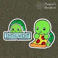 ʕ •ᴥ•ʔ ✿ พร้อมส่ง : เข็มกลัดเซ็ทเต่าน้อยอินโทรเวิร์ตกินพิซซ่า | Introvert Little Turtle Ear Pizza Enamel Brooch Pin Set.