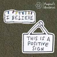 ?? พร้อมส่ง : เข็มกลัดลายป้ายสีขาว | “THIS IS A POSITIVE SIGN” &amp; “I BELIEVE” Enamel Brooch Pin Set.