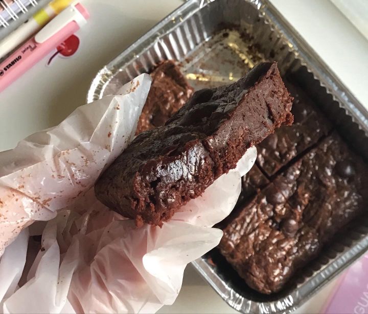 triple-choc-brownie-บราวนี่ช๊อคสามสหาย-200g-ถ้วย