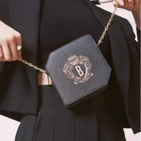 กระเป๋าเครื่องสำอาง Crossbody Bobbi Brown