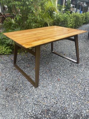 โต๊ะทำงาน A ไม้สัก สีใส ขนาด 100*150 สูง 75 cm. โต๊ะทำงานไม้  โต๊ะ โต๊ะไม้สัก เฟอร์นิเจอร์ไม้สัก