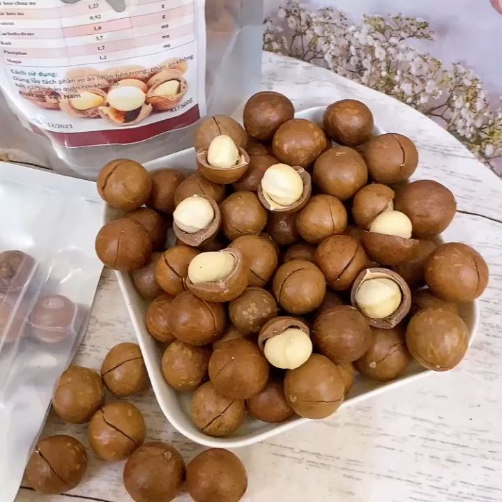 Macadamia nuts ready to eat Macadamia nuts organic lots of nutrition