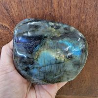 หินก้อนลาบราโดไลต์ หินพ่อมด ลาบราโดไรต์(Labradorite)สูง 8.5 ซม. หน้ากว้าง 10.3 ซม. ความหนา 4.3 ซม. น้ำหนัก 728.4 g