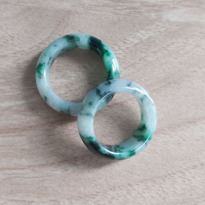 หยกแท้จากพม่า-100-แหวนหยก-สีเขียวอ่อน-ไม่มีตำหนิ