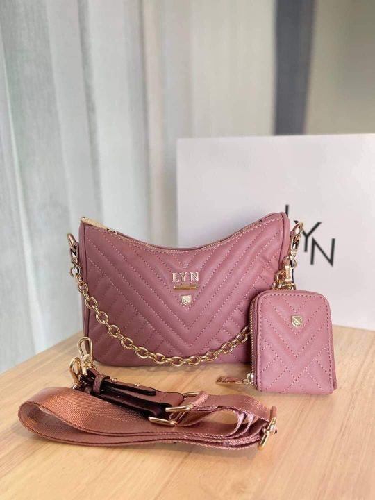 กระเป๋า-lyn-century-crossbody-m-แท้-outlet-เซต-2-ใบพร้อมใบลูก-มี-2-สาย