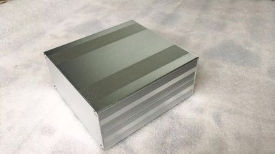 กล่องอลูมิเนียม สีเงิน ขนาด 68X145X150 mm