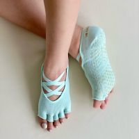 PILABODI MINT Half Toe Pilates Grip Socks - ถุงเท้าพิลาทิส ถุงเท้ากันลื่น แบบเปิดนิ้ว สีมิ้น