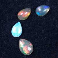 ลูกแพร์โอปอลหลากสีธรรมชาติ 1.8cts 1.8cts natural multi color play opal pear