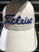 หมวกกอล์ฟมือ 1 Titleist ProV1 ของแท้ 100% สินค้าใหม่แกะกล่อง ทรงสวยงามเท่ มากๆ ใส่ ออกรอบ ออกสนาม หรือจะใส่  ท่องเที่ยว ก็ได้ หมดทุกงาน ตามความต้องการใช้งาน ได้ทุกโอกาส แน่นอนเลยทีเดียวเชียว ใส่ได้ทั้ง ชาย หญิง เด็ก ผู้ใหญ่ ทุกเพศทุกวัย