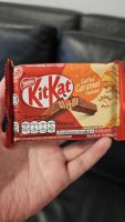 Kitkat Salted Caramel cookies 35g. คิทแคทช็อกโกแลต ซอลท์เท็ดคาราเมลคุกกี้