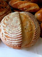 Classic Artisan Sourdough Bread 600 กรัม เป็นขนมปังที่ทานง่าย ใช้ยีสธรรมชาติ