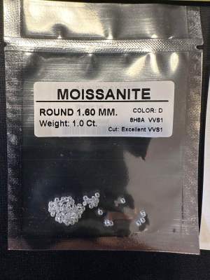GRA certified 1.60mm weight 1 carats Moiss Moissanite Diamond GRA MOISSANITE  DIAMOND เพชร(1เม็ด น้ำหนัก 1 กะรัต)ขนาด 1.60MM โมซาไนท์ เพชร MOISS