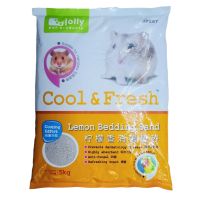 Jolly Cool&amp;Fresh *(5kg)* ทรายรองกรง ทรายอนามัย lemon สำหรับหนูแฮมสเตอร์ เม่นแคระ (กลิ่นเลม่อน)

- ทรายเย็นรองกรง ไซส์ใหญ่ ขนาด 5 กิโลกรัม (ขนาดใหญ่) เหมาะสำหรับบ้านที่เลี้ยงปริมาณมาก หลายกรง และใช้ปริมาณเยอะ ไซส์ใหญ่จะได้ความคุ้มค่าด้านราคามากที่สุด