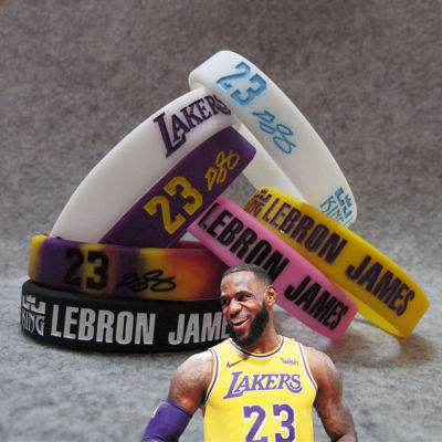 สายรัดข้อมือซิลิโคนสำหรับเล่นบาสเก็ตบอล Lakers เบอร์23 james ลายเซ็นเรืองแสงสำหรับเล่นกีฬาสายรัดข้อมือเครื่องประดับสำหรับแฟนบอลถักมือ