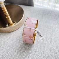 ?️กําไล
COACH 
Rose Bouquet Print Bangle 91411 

กำไล สีชมพู/ ทอง 
รอบวง19 เซนติเมตร