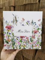 กล่อง Dior Gift Box  ลาย limited edition ?  ♡ ราคา 250฿  สวย หรู ดูแพง มากค่ะ ?  ขนาด : 21 x 21 x 7.5 cm