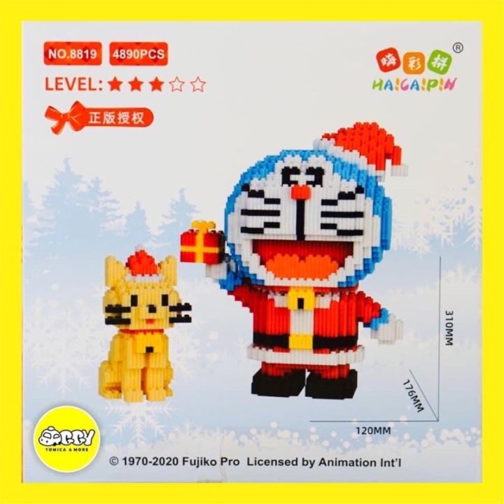 Bạn đã từng thấy một mô hình Doraemon Giáng sinh đáng yêu như thế này chưa? Được làm bằng tay và chi tiết đến từng milimet, mô hình này sẽ làm bạn mê mẩn và muốn sở hữu ngay!