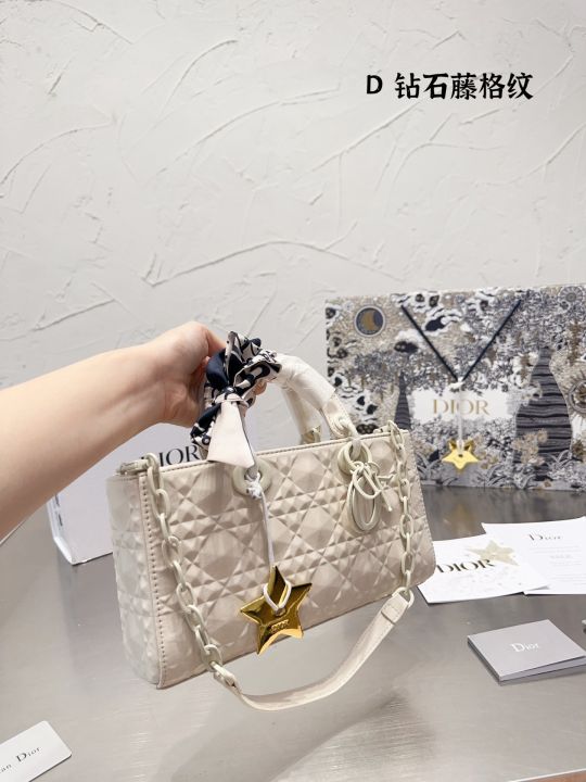 Original gift box packaging) vˉ Women's Bag Mini Handbag Fashion Versatile  Shoulder Bag High Quality Cowhide Crossbody Bag Top Quality Women's Bag