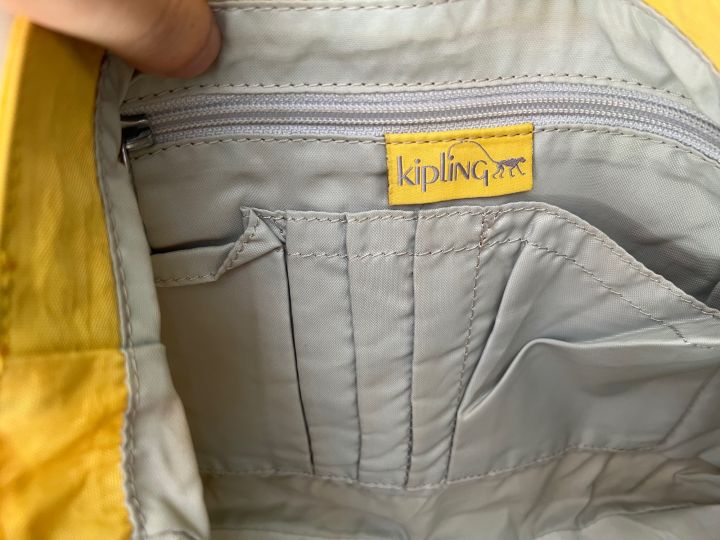 kipling-ของแท้-สภาพดี-มีรอยใช้งานน้อย-ซับในเหมือนรอยดูสี-อุปกรณ์ไม่มี