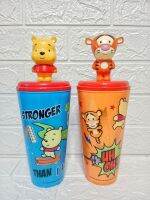 แก้ว Winnie The Pooh แก้ว Disney 32 OZ มี 2 ลาย ให้สะสม (ทิกเกอร์/หมีพูห์) แก้วกว้าง 9.5 CM สูง 19.5 CM  มีรูเสียบหลอด เปิด-ปิด ได้ ลิขสิทธิ์แท้