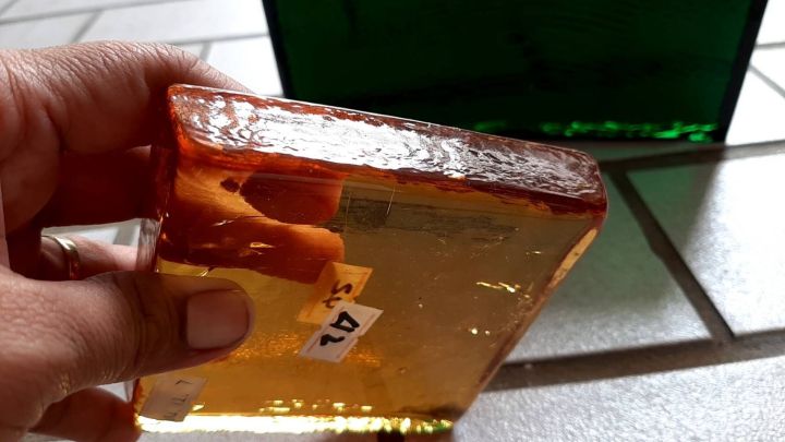 Gold color สีเหลือง พลอยก้อน กระจก COLOR  0.602 (GRAM ) กรัม" Lab created Glass rough"(ความยาว X ความกว้าง 4x4 inch นิ้ว)(ความหนา 1.00 inch นิ้ว)""