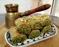 Turkish baklava with Pistachios 6 Pieces