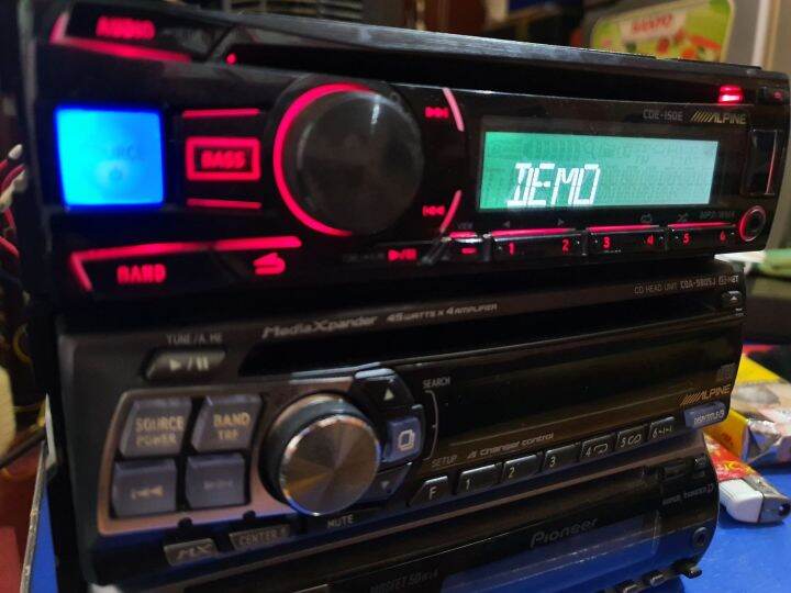 Đầu ALPINE Radio/CD/AUX/USB/MP3 /OUT RCA .loại 1 din giành lắp chung cho  các loại xe. 