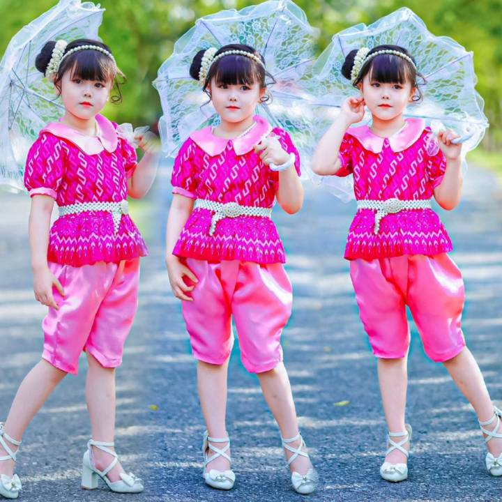 ชุดไทยเสื้อคอบัวแต่งระบายเอวโจงกระเบนผ้าตวลซาติน-ชุดไทยเด็ก-ชุดไทยเด็กผู้หญิง-ชุดไทยเด็กหญิง-ชุดไทยใส่งานบวช-ชุดไทยไปโรงเรียน-ชุดไทยอนุบาล