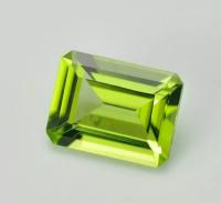 Peridot 3.10cts, 10x8x4.6mm ทรงแปดเหลี่ยม หินธรรมชาติ 100% ไม่เผา “Top Quality” Peridot 3.10cts, 10x8x4.6mm octagon shape 100% natural gemstone, unheated